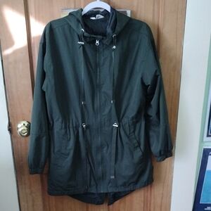 Time and Tru White Label on Olive Fabric